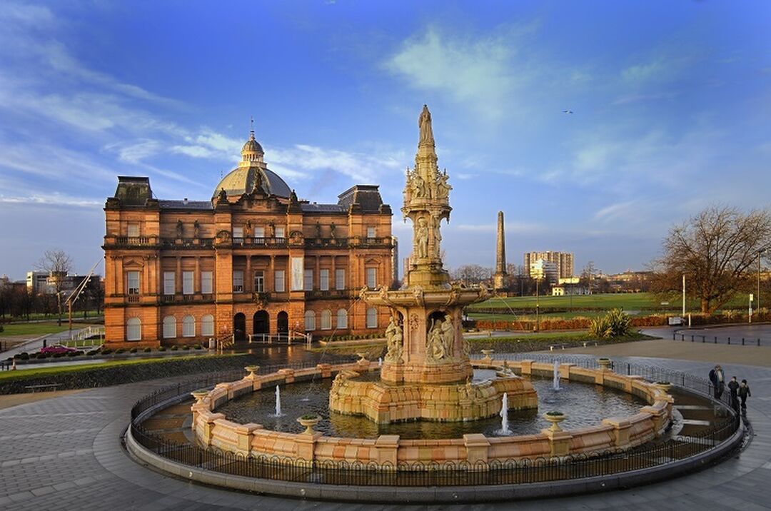 The sandstone Victorian-style People's Palace sits behind the Doulton Fountain.